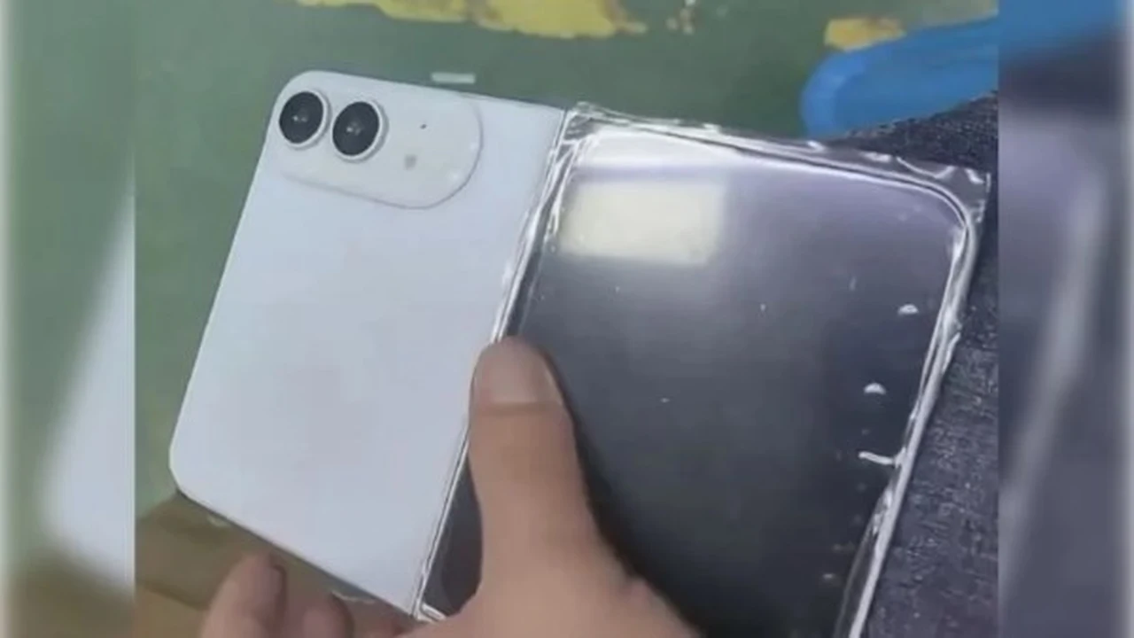 تسريبات جديدة تكشف اللون الفريد لهاتف “iPhone Ultra” المرتقب